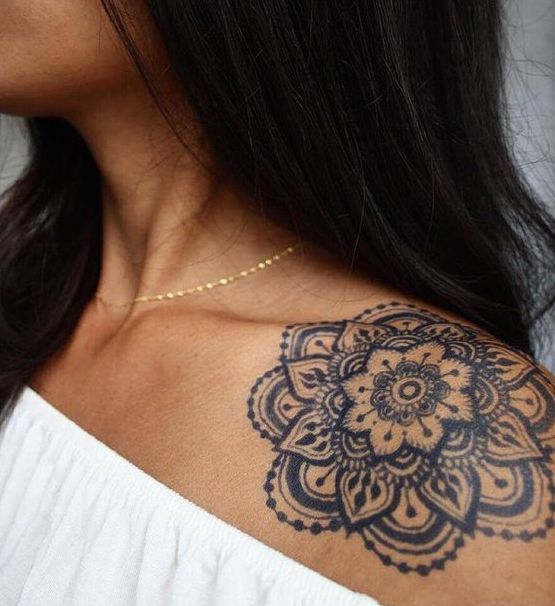 35 Cute Shoulder Tattoos for Women